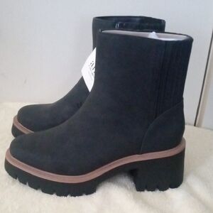Black Heeled Boots with Wedge